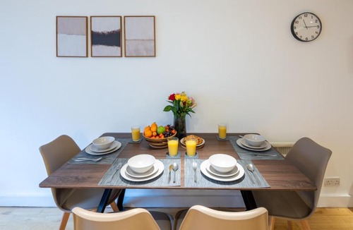 Redcliffe Apartment | Central Flat-2Bedrooms-2Bath-By FabAccommodation