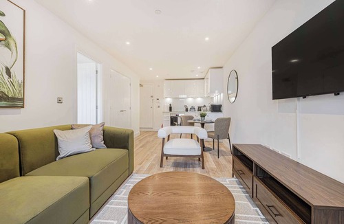 Gravesend Apartment | Central Gravesend 1BR - Wi-Fi & Kitchen - Sleeps 2