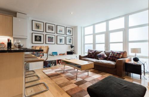 Kennington Apartment | Central Home with Parking near Waterloo & St Thomas & Big Ben & Parliament
