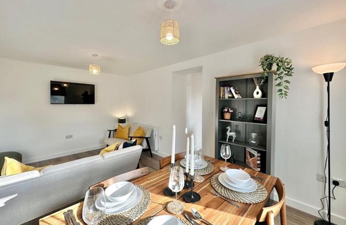 Hereford Apartment | Central - Perfect for Work or Leisure - Walk to Cafés, Restaurants & Bars