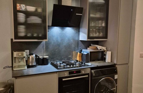 Bonnington Apartment | Central quiet traditional Victorian apartment