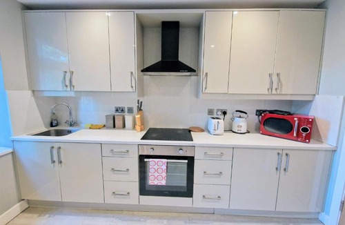 Reading City Centre Apartment | Central Reading Modern 3BR flat - Walk to station and high street