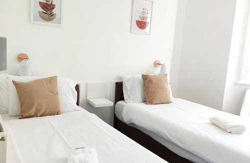 Kemptown House | Central Wave
