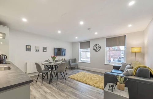 Windsor City Centre Apartment | Central Windsor 1BR | Steps from Attractions