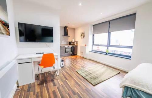 Plasnewydd Apartment | CentralHub1 1BD Studio- Contractor & Travelers