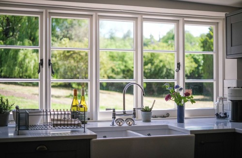 Easebourne Cottage | CHALLENS YARDE, pet friendly, character holiday cottage in Easebourne