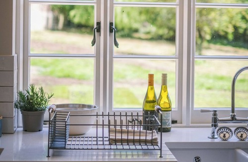 Easebourne Cottage | CHALLENS YARDE, pet friendly, character holiday cottage in Easebourne
