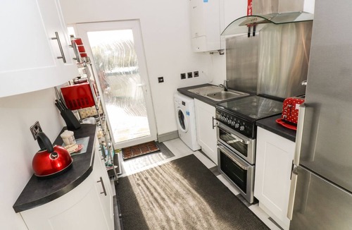 St Austell Cottage | CHAPEL GREEN STUDIO, pet friendly, with pool in Polgooth