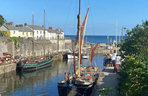 Charlestown House | Charlestown Cottage Harbour & Beach short walk!