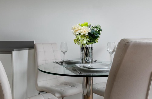 Grange Apartment | Charming 1Bed Flat with Private Balcony, Super Double Bed, Free Allocated Parking, and Easy Access to Tube & Central London