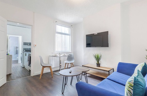 Weston on Trent House | Charming 2 Bed with Ensuites | Fast Wi-Fi | Comfortable Sofa and more!