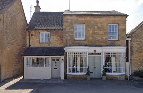 Broadway Cottage | Charming 2-bedroom cottage in fabulous Broadway with WiFi