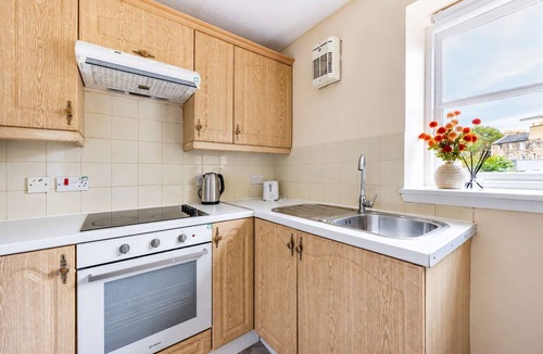 Gifford Apartment | Charming 2BR Flat Near Holyrood Park & Old Town