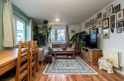 Leith Apartment | Charming 2BR w/Balcony & Free Parking - Pass the Keys