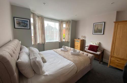 Bournemouth House | Charming 3 bed house and garden, pet friendly