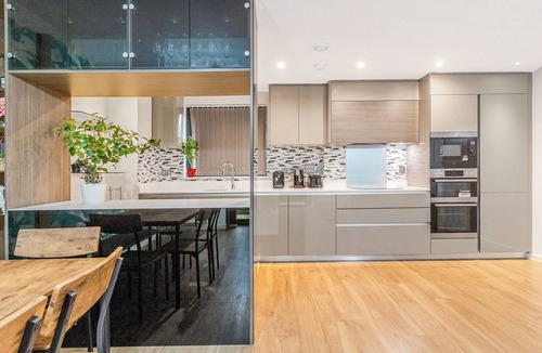 Sudbury Apartment | Charming 3BR Duplex in Wembley, 5 Minites to Tube