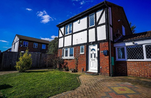 Tea Green House | Charming 4BR for Large Groups