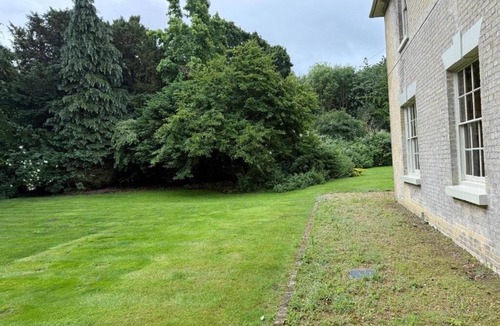 Willesborough House | Charming 8-Bedroom Retreat in Rural Kent Village