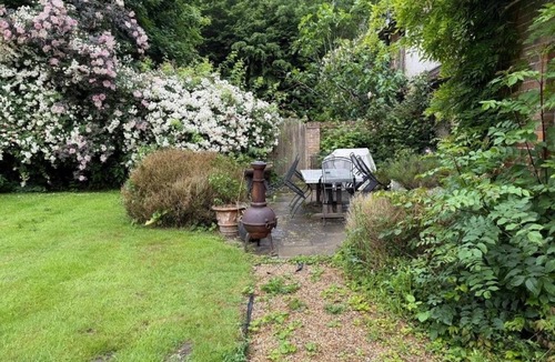 Willesborough House | Charming 8-Bedroom Retreat in Rural Kent Village