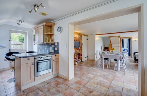 Irstead Apartment | Charming barn conversion with garden, 2 dogs welcome, near beaches