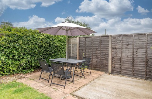 Irstead Apartment | Charming barn conversion with garden, 2 dogs welcome, near beaches