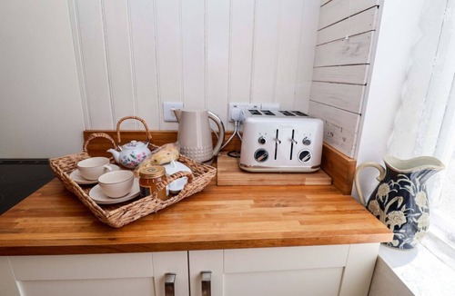 Beccles Cottage | Charming Beehive Cottage in Beccles