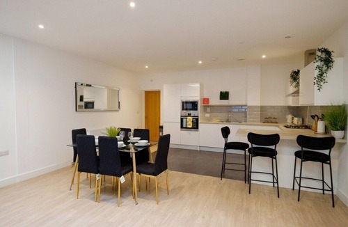 Staple Hill Apartment | Charming Bristol flat - Sleeps 6