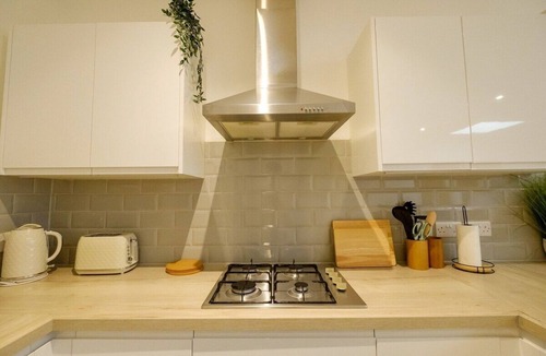 Staple Hill Apartment | Charming Bristol flat - Sleeps 6
