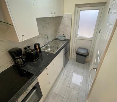 Cherry Hinton Apartment | Charming Cambridge Studio with Private Garden