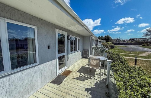 Oulton Broad Ski Chalet | Charming Chalet On A Fantastic Holiday Park In Lowestoft Ref 12077B