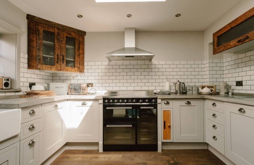 Moreton-in-Marsh House | Charming Cotswold Cottage with Garden Annexe