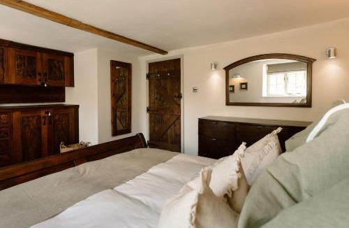 Moreton-in-Marsh House | Charming Cotswold Cottage with Garden Annexe