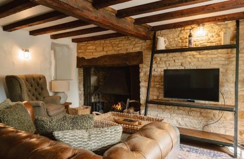 Moreton-in-Marsh House | Charming Cotswold Cottage with Garden Annexe