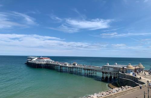 Cromer House | Charming Cottage and Beach Hut