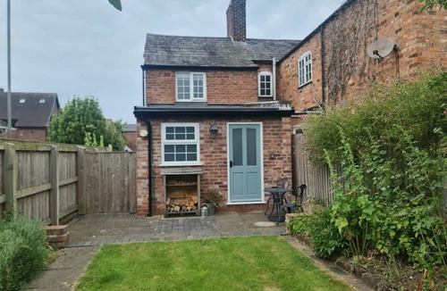 Chester House | Charming Cottage close to Chester, Garden, Parking