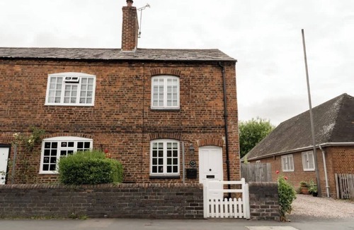 Chester House | Charming Cottage close to Chester, Garden, Parking