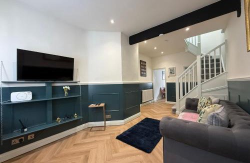 Windsor House | Charming cottage in WINDSOR - WALK TO CASTLE &SHOPS! - By Tempstay
