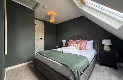 Windsor House | Charming cottage in WINDSOR - WALK TO CASTLE &SHOPS! - By Tempstay