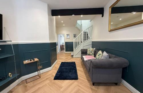 Windsor House | Charming cottage in WINDSOR - WALK TO CASTLE &SHOPS! - By Tempstay