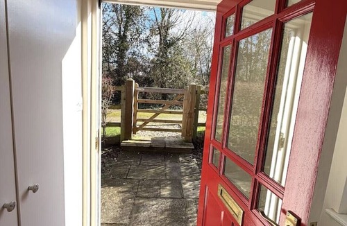 Denchworth House | Charming Countryside Escape & Private Tennis Court