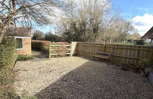 Denchworth House | Charming Countryside Escape & Private Tennis Court
