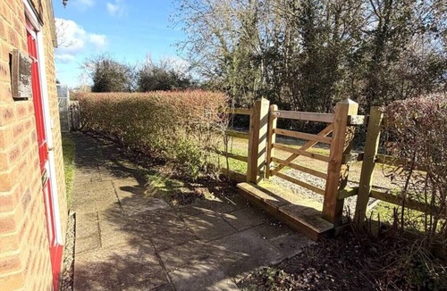 Denchworth House | Charming Countryside Escape & Private Tennis Court