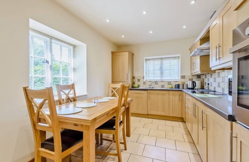Ruthin Apartment | Charming Distyll Home in Ruthin