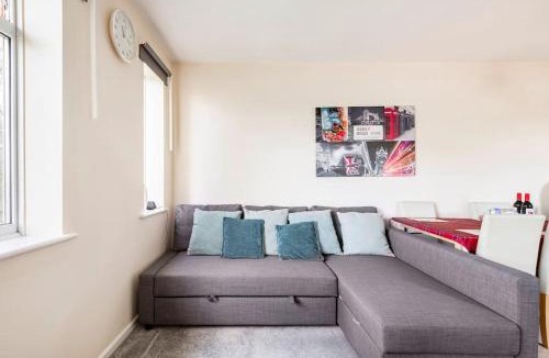 Bletchley House | Charming Entire 2-Bedroom House in Milton Keynes