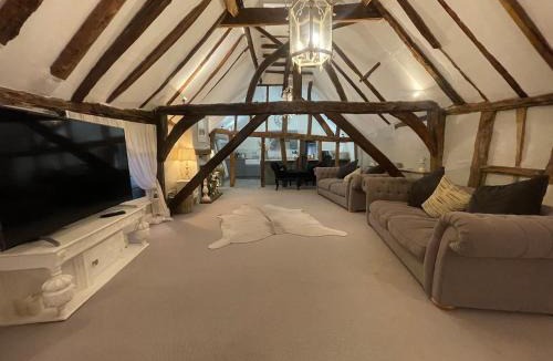 Halstead Apartment | Charming Flat in the Heart of Castle Hedingham!