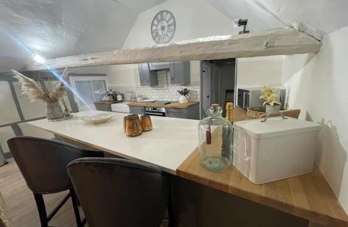 Halstead Apartment | Charming Flat in the Heart of Castle Hedingham!