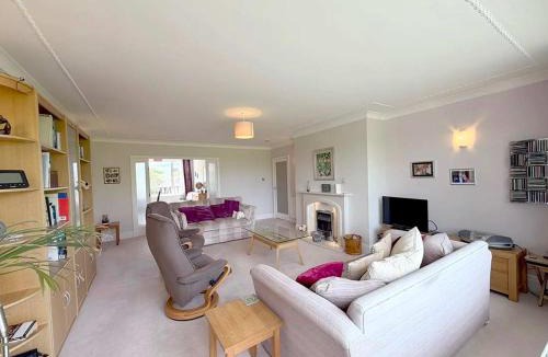 Harrogate Apartment | Charming Harrogate Stay Close to Parks & Centre