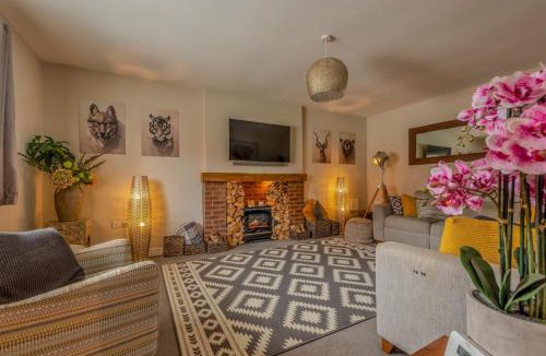 Hinstock House | Charming Modern Retreat with Private Garden - Pass the Keys