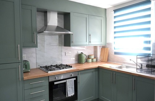 Moseley House | Charming Moseley Barn Conversion Home | Sleeps 4 | Parking for 2 Cars