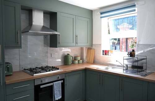Moseley House | Charming Moseley Barn Conversion Home | Sleeps 4 | Parking for 2 Cars